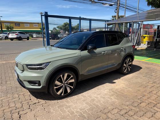 VOLVO XC40 P8 RECHARGE ELECTRIC BEV PURE AWD VOLVO XC40 P8 RECHARGE ELECTRIC BEV PURE AWD